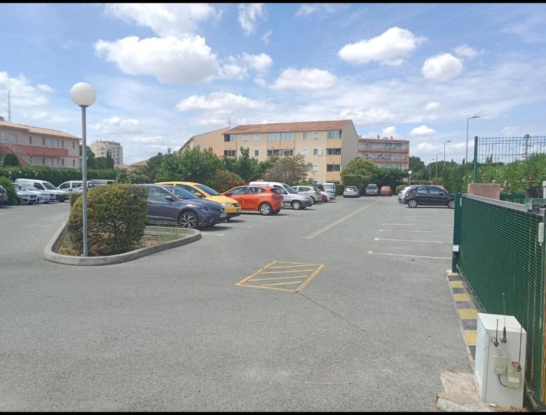 Frejus-Plage Et Centre-Ville, 28 M2, Accueil 4 Personnes, Francais, English Spoken Exterior photo