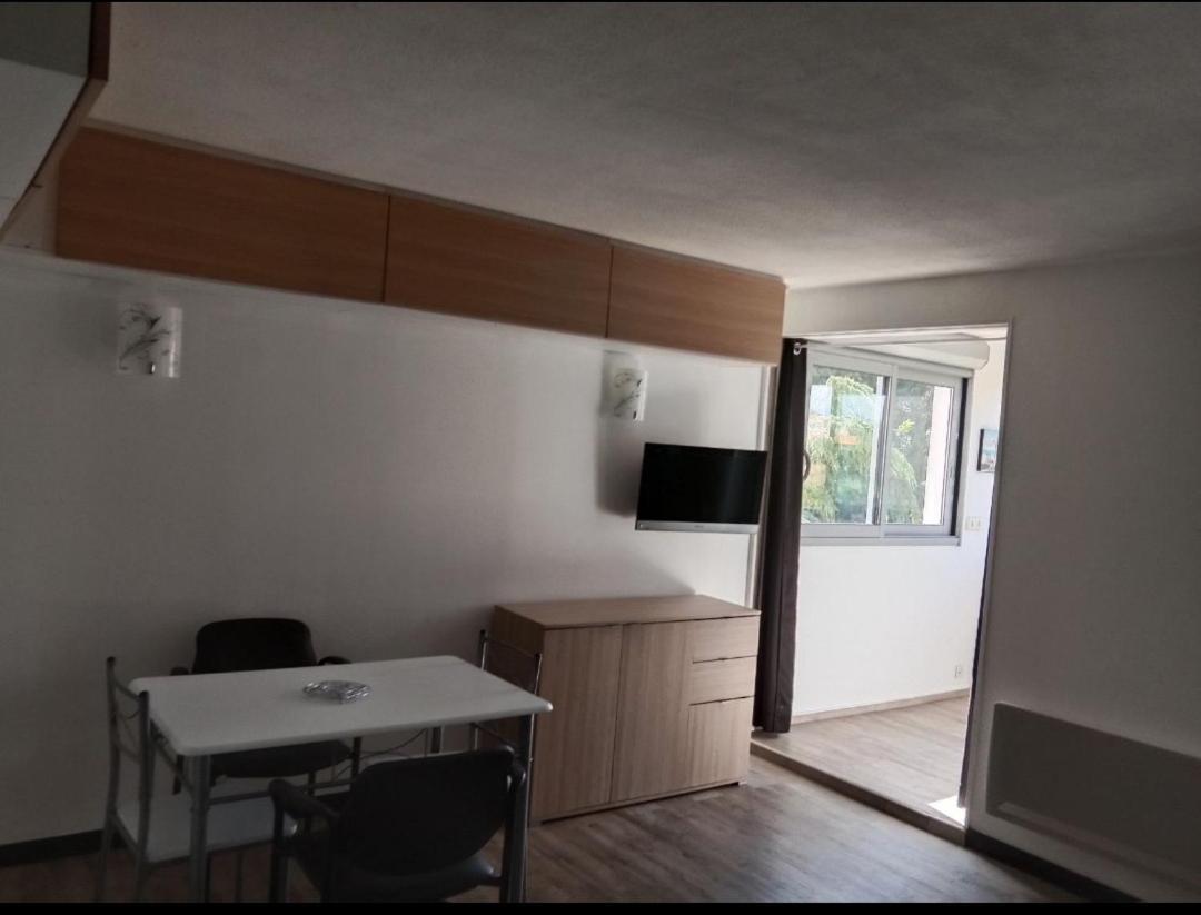 Frejus-Plage Et Centre-Ville, 28 M2, Accueil 4 Personnes, Francais, English Spoken Exterior photo