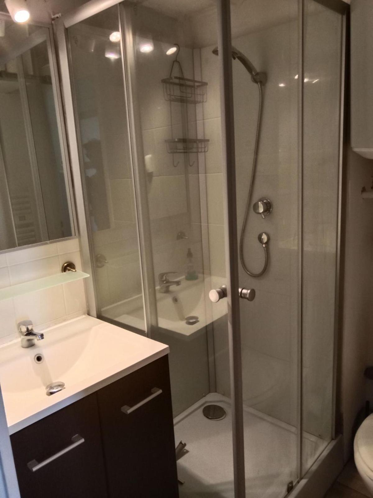 Frejus-Plage Et Centre-Ville, 28 M2, Accueil 4 Personnes, Francais, English Spoken Exterior photo